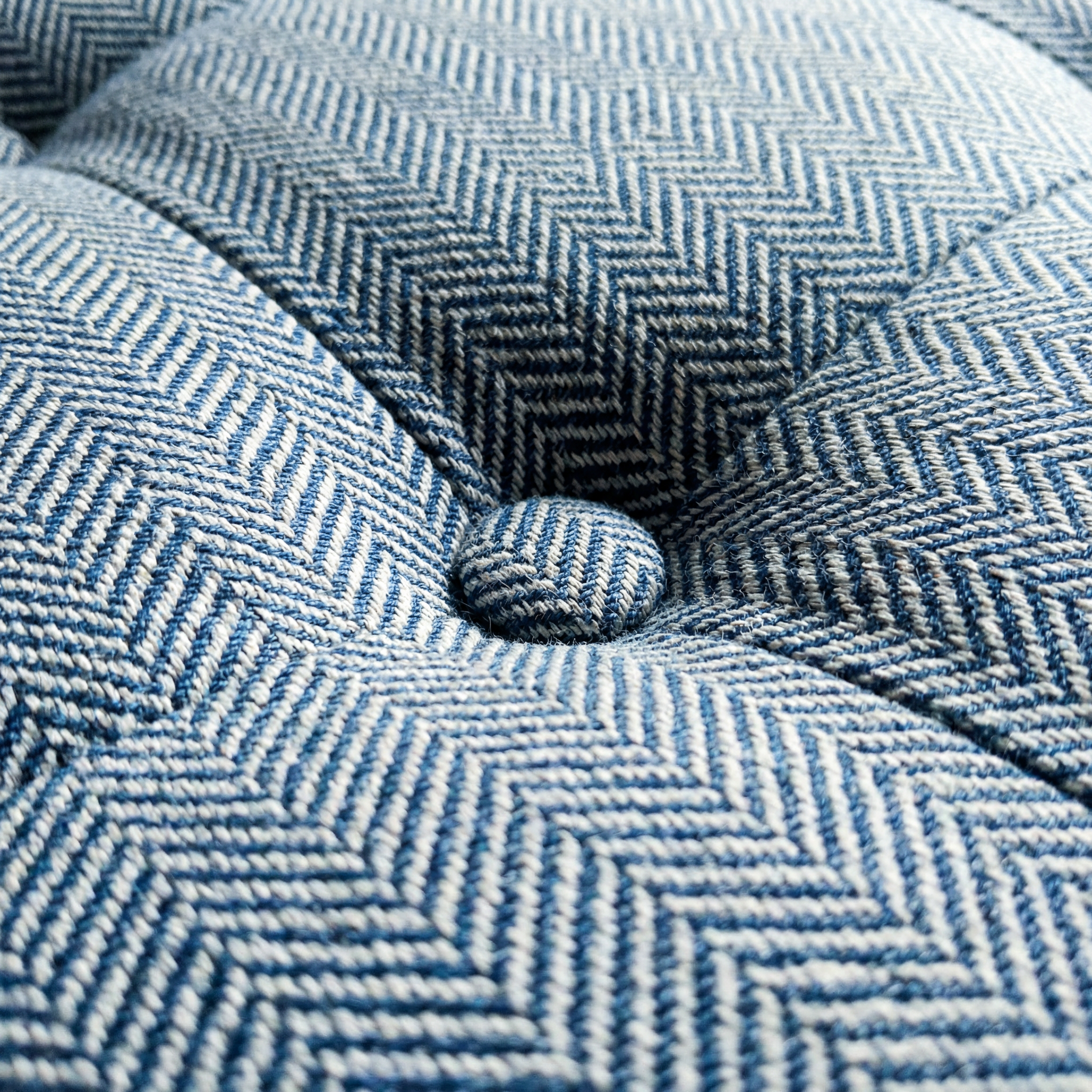 mozart-quizzy-80-tufted-metal-powder-coat-bench