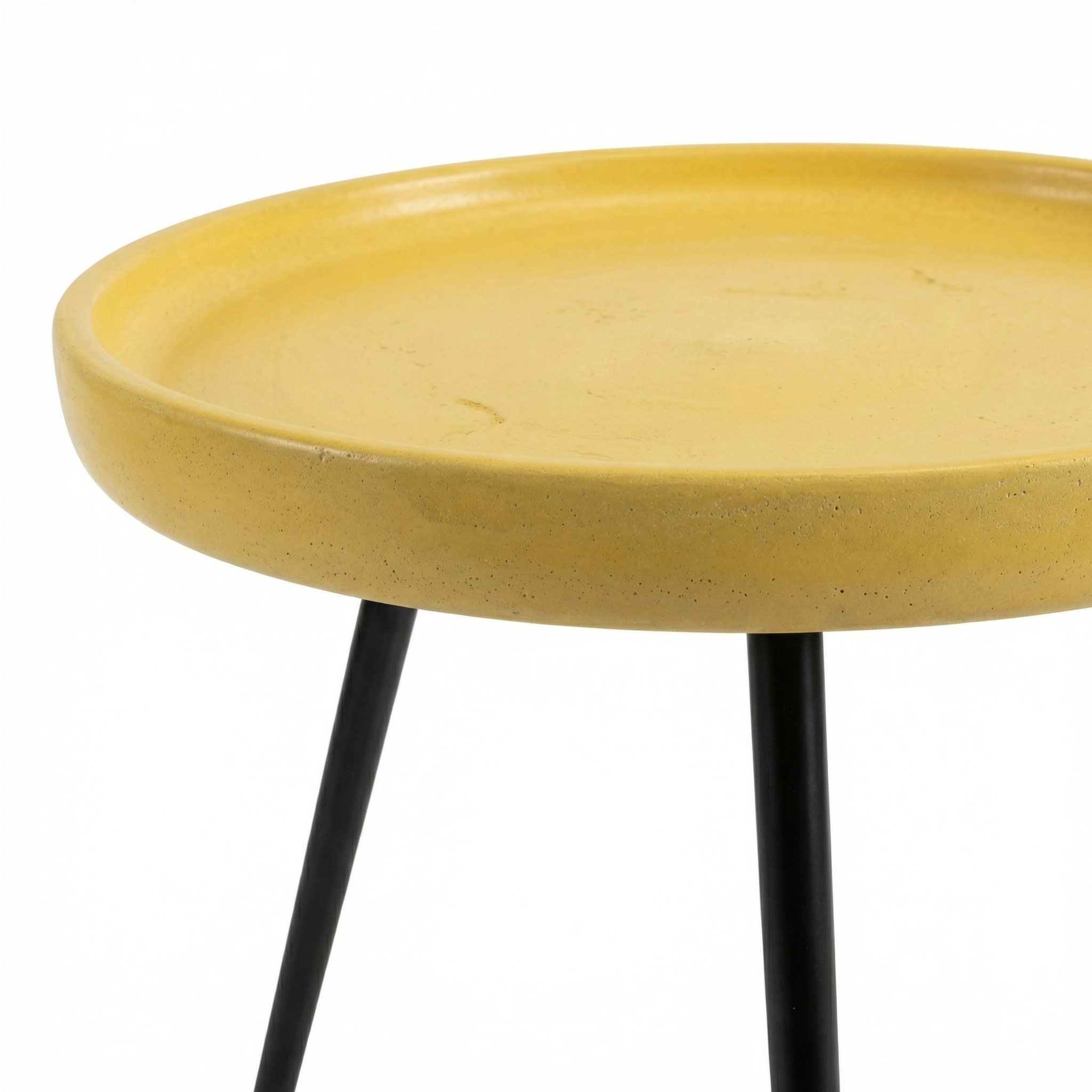 kangaroo-verdana-18-pigmented-concrete-yellow-accent-table